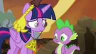 Discord ofiarowuje Twilight medalion...