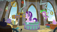 Starlight Glimmer sees something odd S8E15