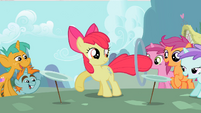 Apple Bloom keeping the plates spinning S2E06