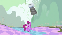 Berryshine notices fake buildings of Ponyville falling down S2E02