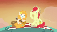 Bright Mac flattered by Pear Butter's song S7E13