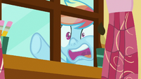 Rainbow in complete shock outside the window S8E20