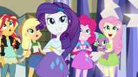 Rarity's friends impressed by the new stage EGS1