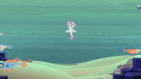 Sweetie Belle in wide open water S8E6