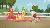 Ponies dash to play with Granny Smith S2E12