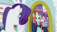 Rarity sees Sassy at her door S5E14