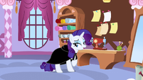 Rarity wearing a dark cloak S1E20