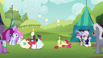 Apple Bloom and Orchard Blossom juggle on their backs S5E17