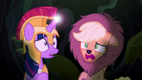 Applejack doesn't know what's going on S5E21