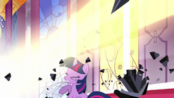 Celestia destroys the dark crystals S3E01