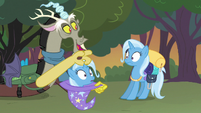 Discord pulls a Trixie out of a hat S6E26