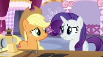 Rarity keeping Applejack in a good mood S7E9.png (1.02 MB)