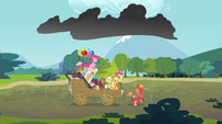 Thundercloud raining on the Apple family and Pinkie S4E09