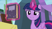 Twilight holding book from Spike at Your Service S4E22