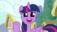 Twilight smiling and waving facetiously S4E25