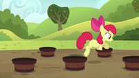 Apple Bloom doing the barrel weave S5E17