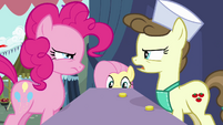 Pinkie Pie using her skills to trick the vendor S2E19