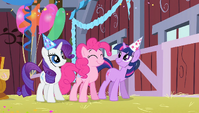 Rarity, Pinkie and Twilight dancing S1E25