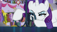 Rarity moves the mannequin stand S5E15