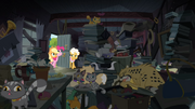 A lot of cats and stuffs in Goldie's house S4E09.png