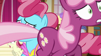 Earth ponies starting to panic S9E25