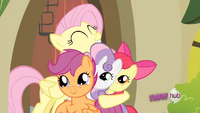 Fluttershy hugs the CMC S2E23