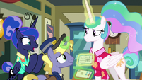 Ponet delivers Luna's postcard to Celestia S9E13