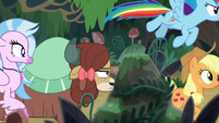 Ponies and students continue through woods S8E9