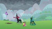 Twi, RD, and Pinkie keep villains occupied S9E25