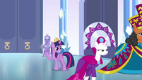 Twilight waving goodbye to the dignitaries S4E25