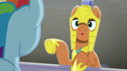 Guard points at Rainbow Dash S5E15