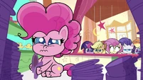 Pinkie washing dishes with a sad look PLS1E4b