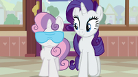 Rarity and blindfolded Sweetie Belle S7E6