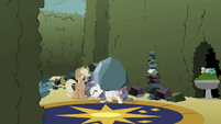 Rarity carrying the boulder S2E01