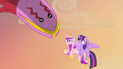 Tatzlwurm looking at princesses S4E11