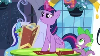 Twilight discards her sunglasses S5E12