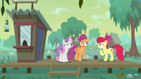 Apple Bloom gestures her friends to huddle up S9E22