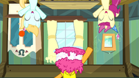 Cheese with head inside a cake S4E12