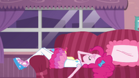 Pinkie Pie smacks her face with boredom EGDS3