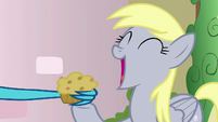 Princess Ember stealing Derpy's muffin S7E15