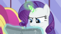 Rarity casting magic in flashback S4E23