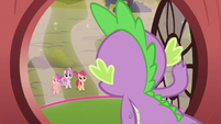 Spike looking to the CMC S2E23