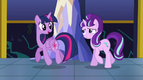 Twilight and Starlight trotting S5E26