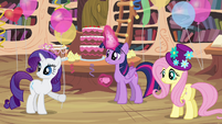 Twilight and friends in party hats S4E04
