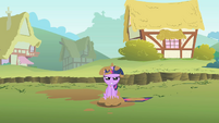 Twilight covered in mud S1E15