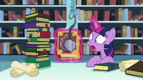 Twilight shocked by the hole formed on the tome S6E2