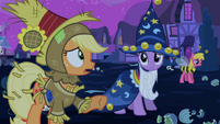 Applejack 'goin' our way' S2E04