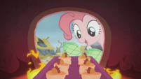 Pinkie puts the scones inside the oven S5E8