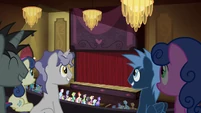 I'm surprised nobody else has mentioned the fact that the pony on the left here looks like Digibrony...