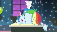 Rainbow Dash sleeping at desk EG2.png (516 КБ)